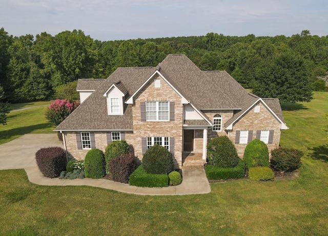 view of front facade with a front lawn