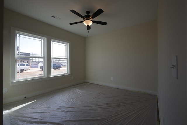 empty room with ceiling fan