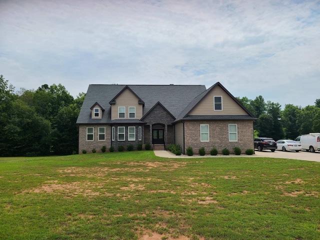 view of front facade with a front lawn