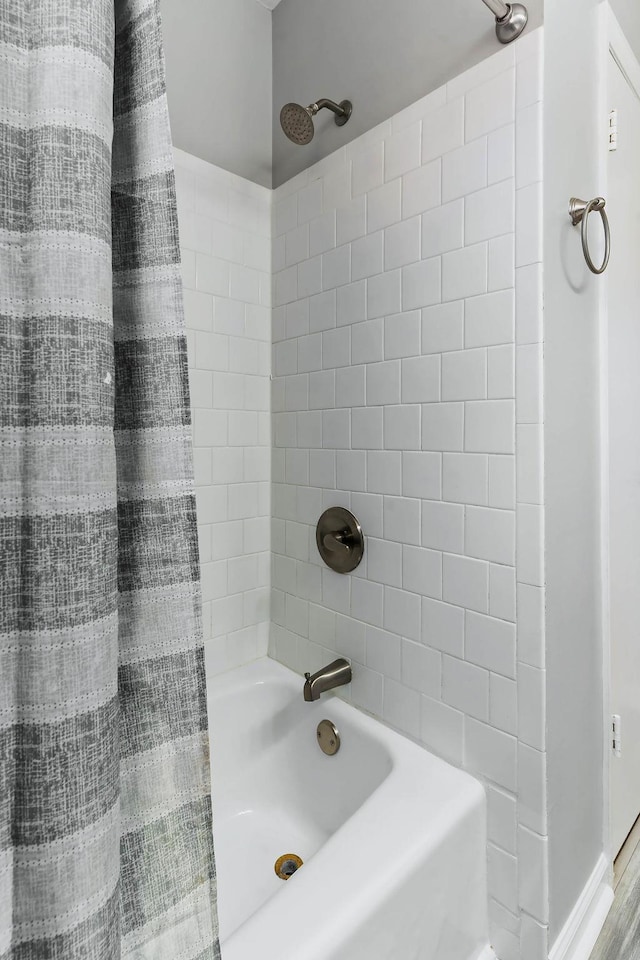 bathroom featuring shower / bath combo