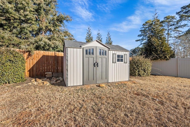 view of outdoor structure with a yard