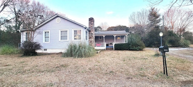 view of front of home featuring a front yard and a porch