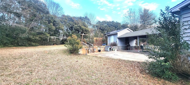 view of yard with a patio area