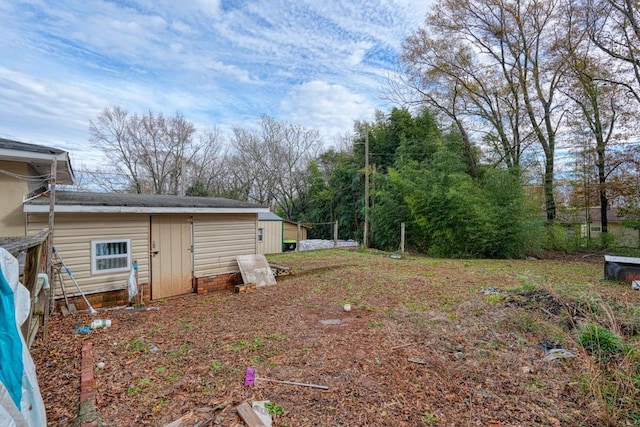 view of yard featuring a storage shed