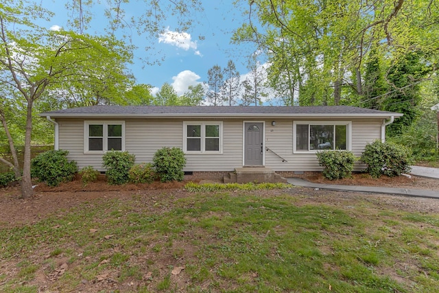 single story home featuring a front yard