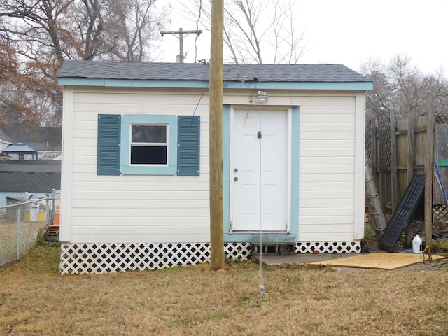 view of outdoor structure featuring a yard