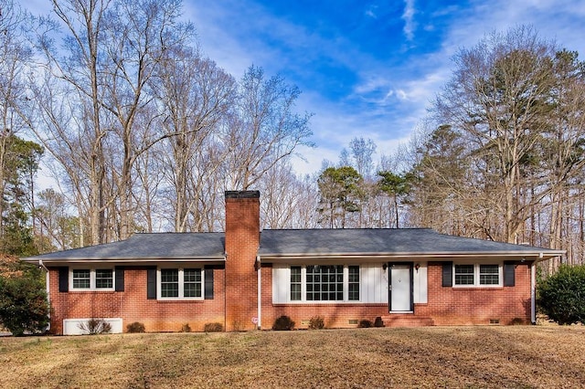 single story home featuring a front lawn