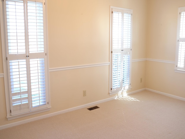 unfurnished room featuring carpet floors