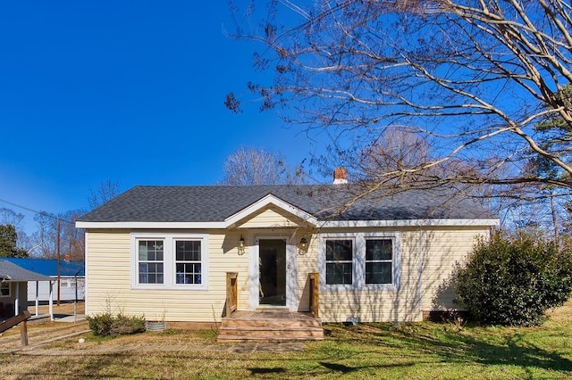 view of front of house with a front lawn