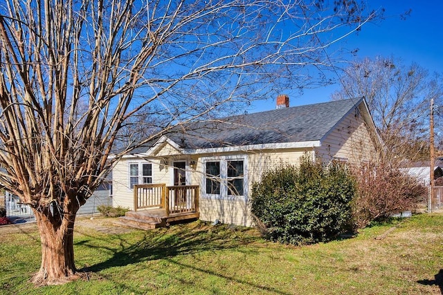 view of front of home with a front yard