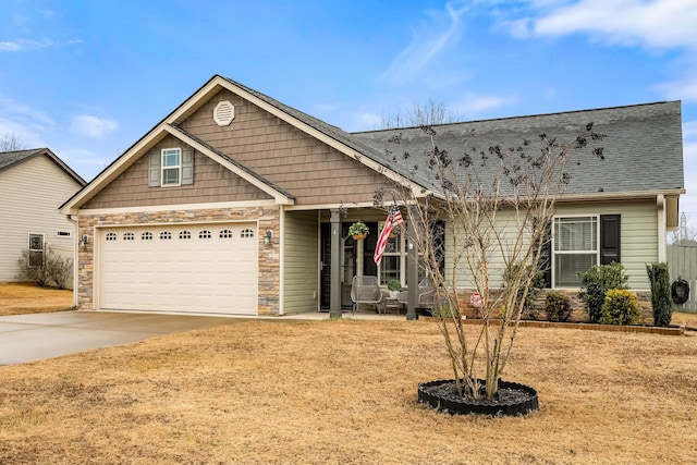 view of front facade featuring a front yard