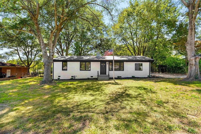 view of front of house with a front yard