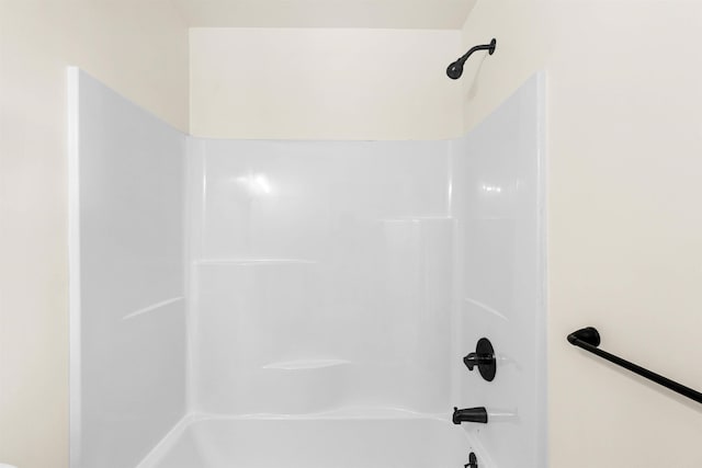 bathroom with shower / washtub combination