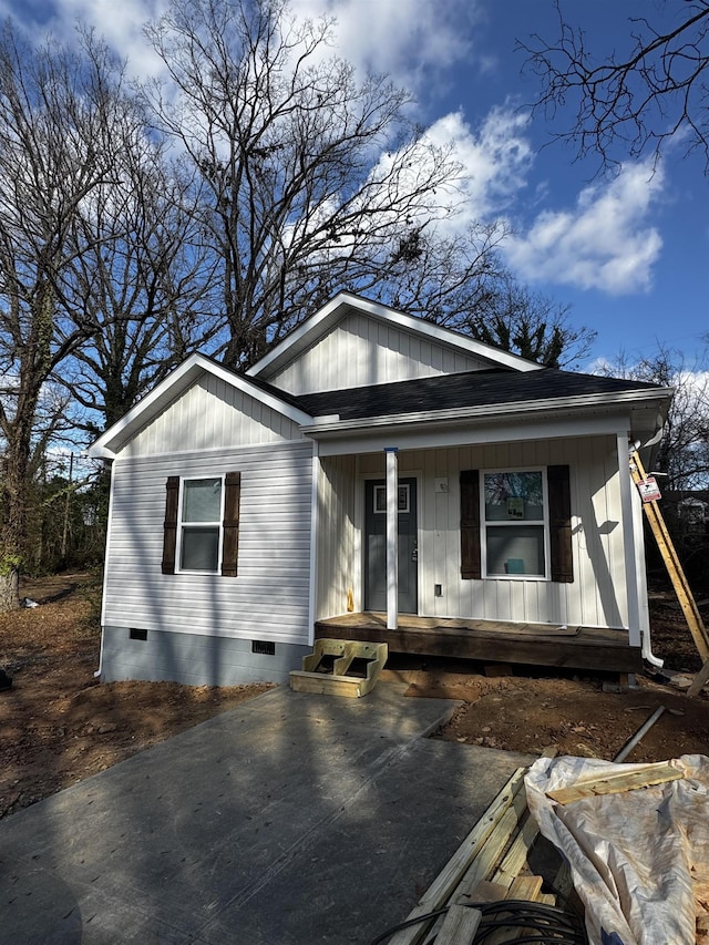 view of front of property featuring covered porch