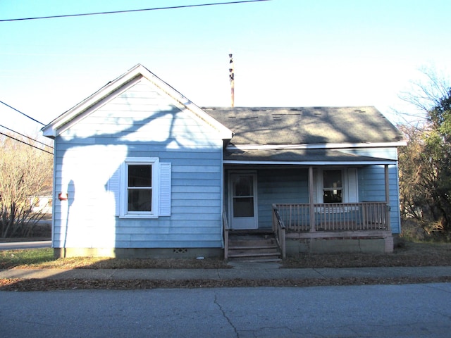 view of front of property featuring covered porch