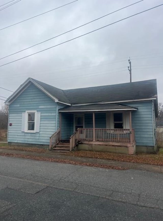 view of front of home featuring a porch