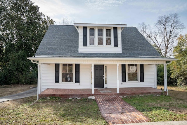 bungalow-style home featuring a front yard and covered porch