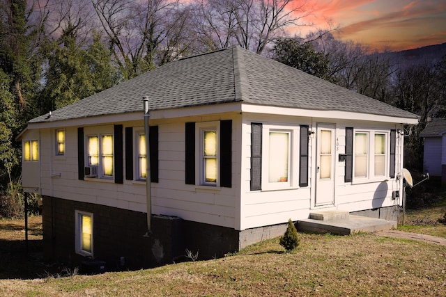 view of front of home featuring a yard