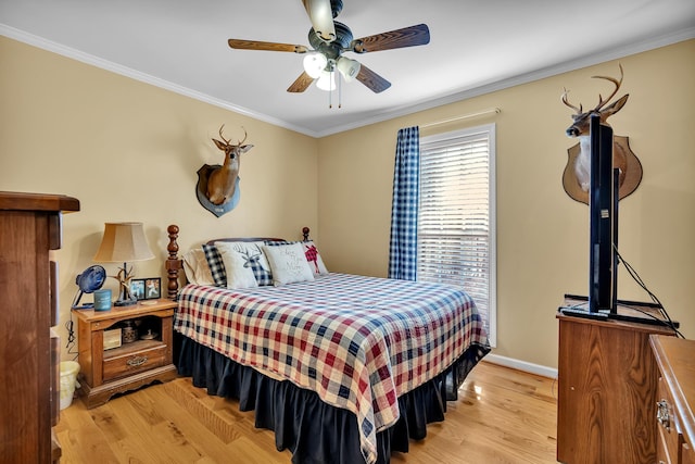 bedroom featuring crown molding, light hardwood / wood-style flooring, and ceiling fan