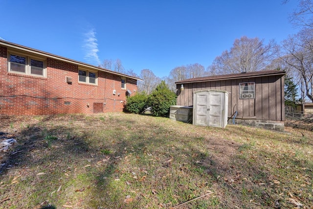 view of yard with an outdoor structure and a storage shed