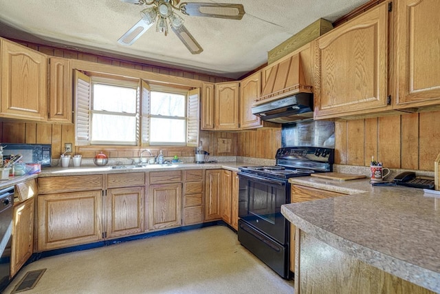 kitchen with under cabinet range hood, electric range, a sink, visible vents, and a ceiling fan