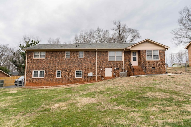 back of house featuring a lawn