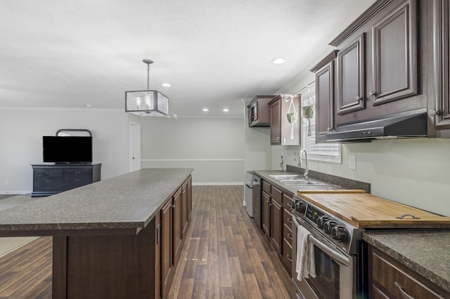 kitchen with dark wood-type flooring, sink, dark brown cabinets, pendant lighting, and stainless steel appliances