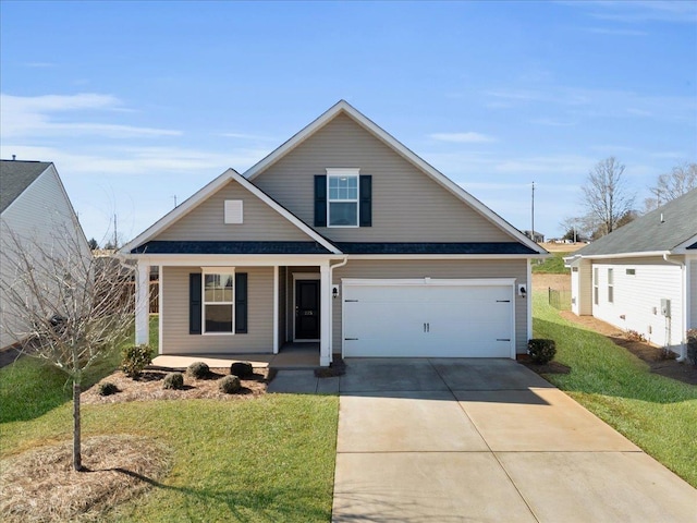 view of front facade featuring a front yard and covered porch