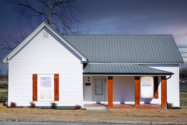 view of front facade with a porch