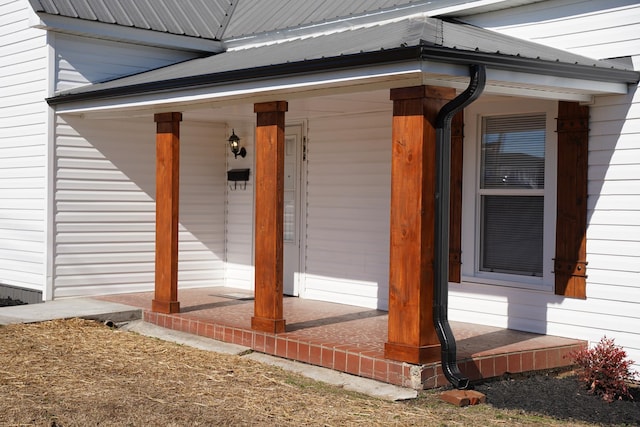 doorway to property featuring a porch