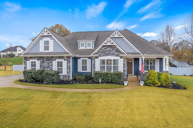 craftsman-style house featuring a front yard