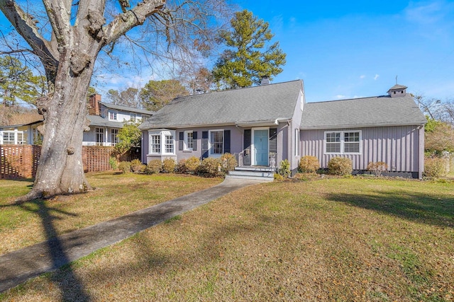 single story home with a front lawn