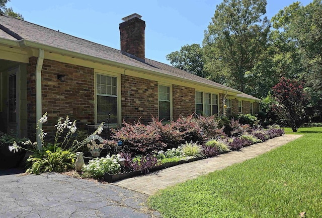 view of side of property featuring a yard