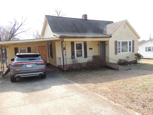 view of front of property featuring a porch