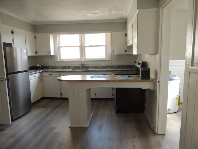 kitchen featuring stainless steel appliances, dark hardwood / wood-style floors, sink, and white cabinets