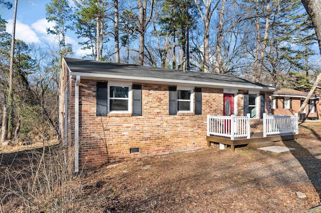 view of front of property featuring a wooden deck