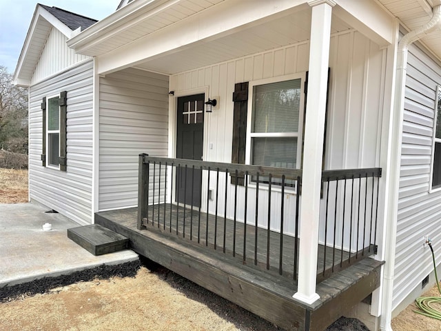 doorway to property featuring covered porch