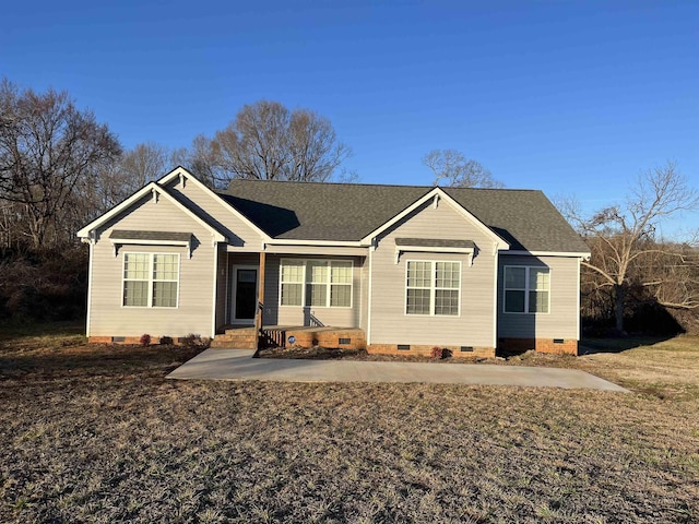 single story home featuring a front yard