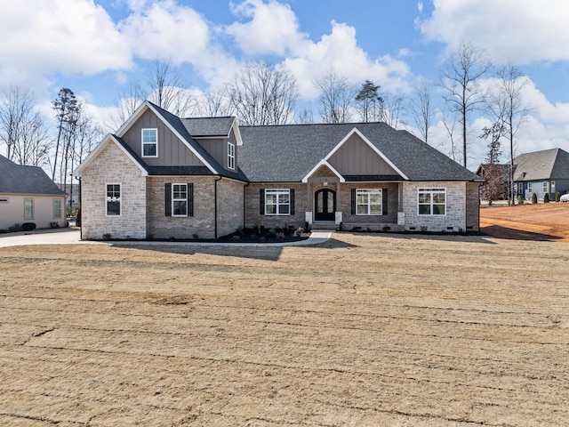 view of front of house featuring a front yard