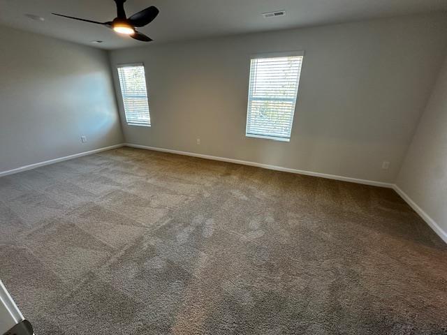 carpeted empty room featuring ceiling fan