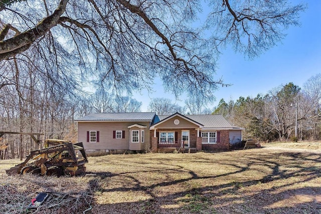 ranch-style house featuring a porch and a front yard