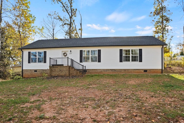 view of front of home featuring a front yard