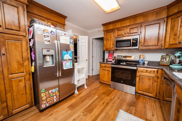 kitchen with crown molding, appliances with stainless steel finishes, and light wood-type flooring