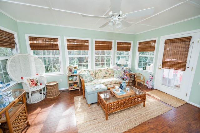 sunroom with ceiling fan