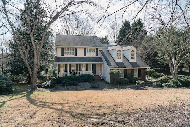 view of front of property featuring a porch and a front lawn