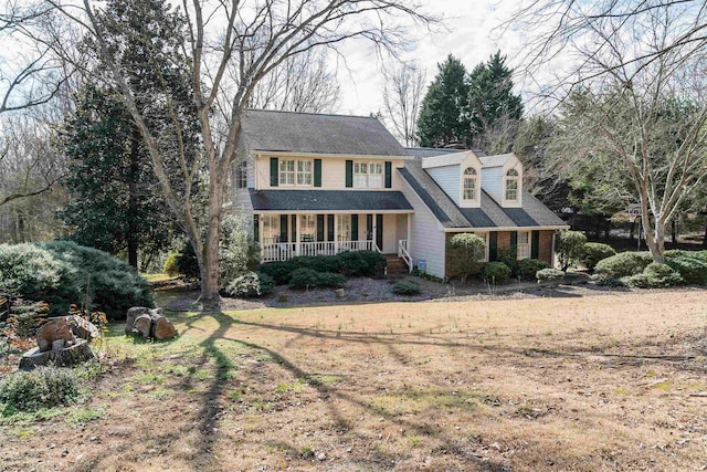 view of front of home with a front yard and covered porch