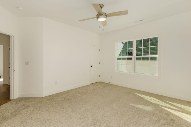 unfurnished room with carpet flooring and ceiling fan