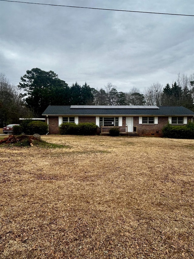 single story home with a front yard