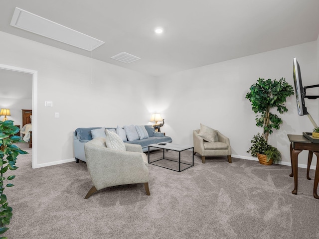 living room with carpet