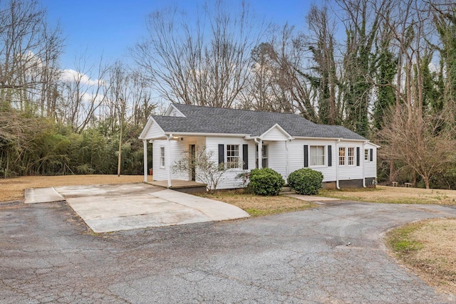 view of front of property